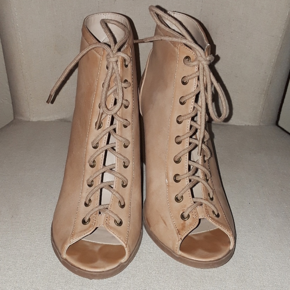 Open toe shoetie
